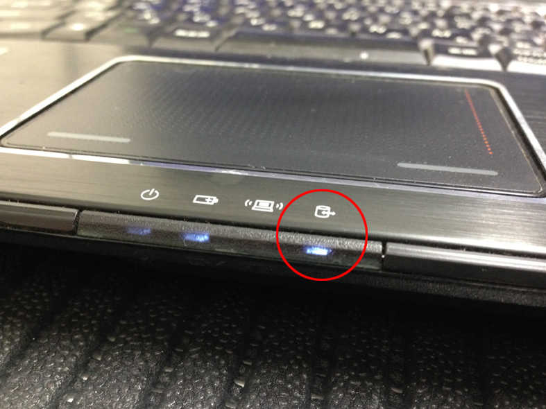 ハードディスクのアクセスランプ