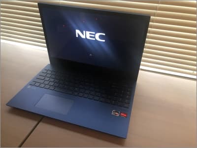 NEC LAVIEのノートパソコン画像
