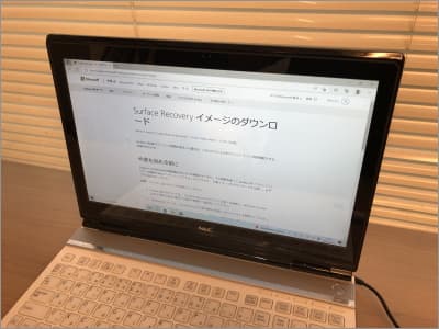 Surfaceの回復イメージをダウンロードしている画面