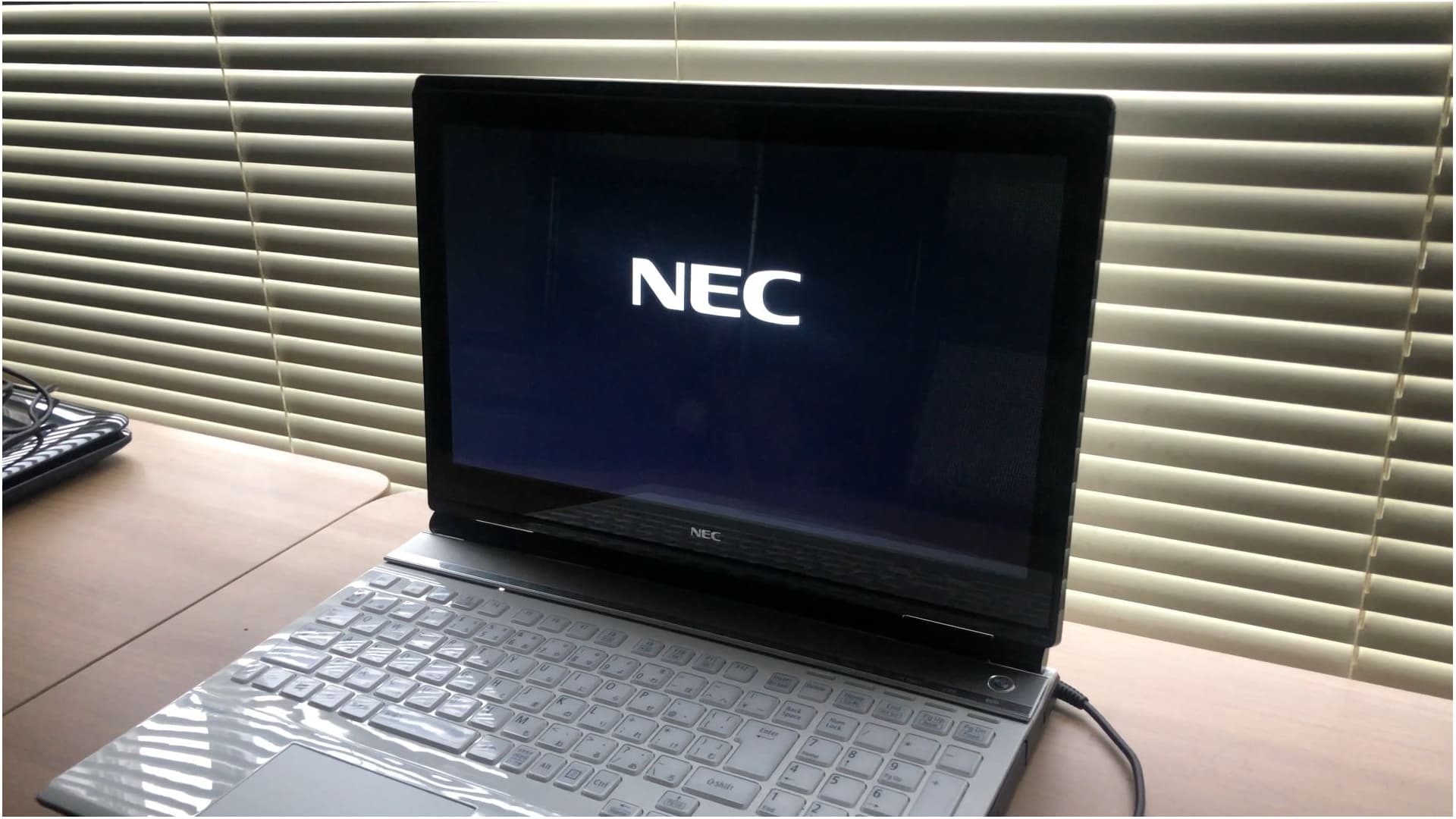 メーカーロゴから進まない Windows クルクル出ない トラブルの対処法
